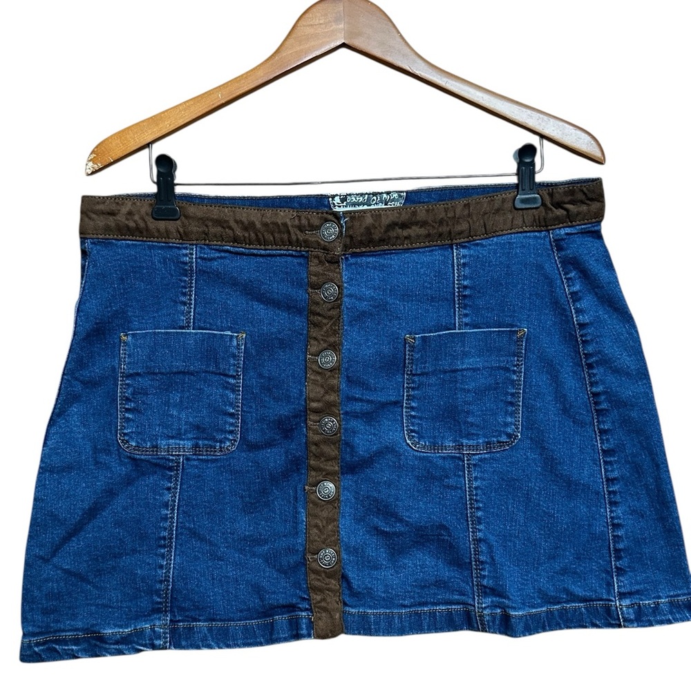 Hot kiss vintage Y2K mini button up skirt XL